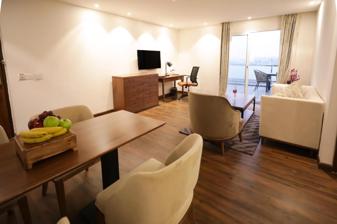 Regenta Suites Gurugram, Sohna Road, Sector 49 Gurgáon Kültér fotó